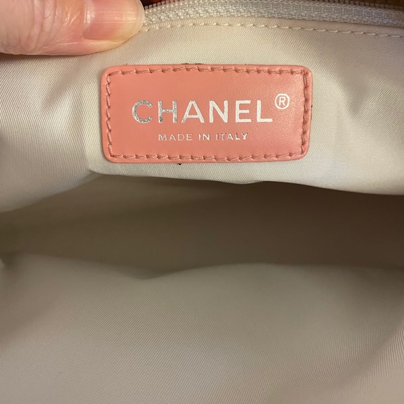 Authentic Chanel pink purse with cc logos - Picture 3 of 16